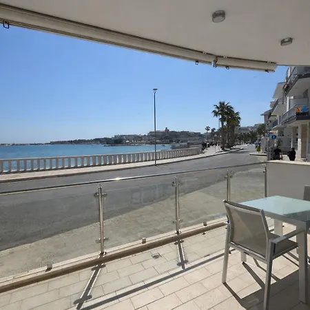 Elegante Lungomare Kennedy Apartment *